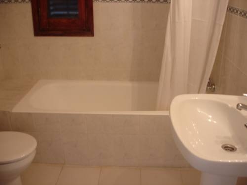 Imagen general del Apartamentos Pims Cala Llonga. Foto 4