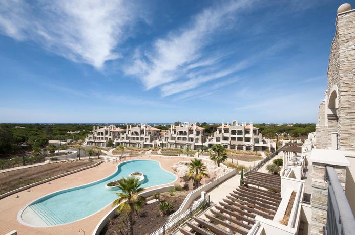 Imagen de la piscina del Apartamentos Pine Hills Vilamoura. Foto 18