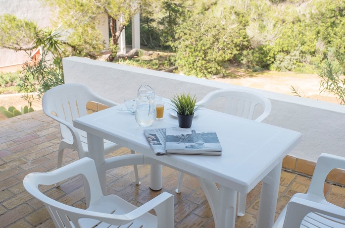 Imagen de los exteriores del Apartamentos Pinomar, Es Calo. Foto 11