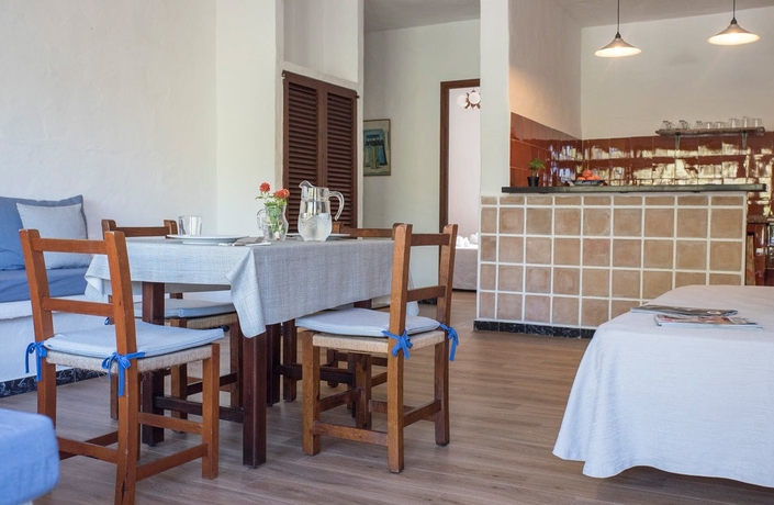 Imagen de los interiores del Apartamentos Pinomar, Es Calo. Foto 16
