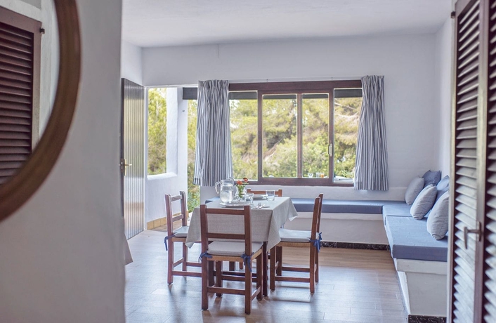 Imagen de los interiores del Apartamentos Pinomar, Es Calo. Foto 17
