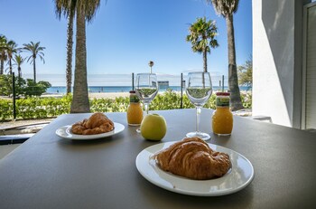 Imagen de los exteriores del Apartamentos Pins Platja. Foto 13