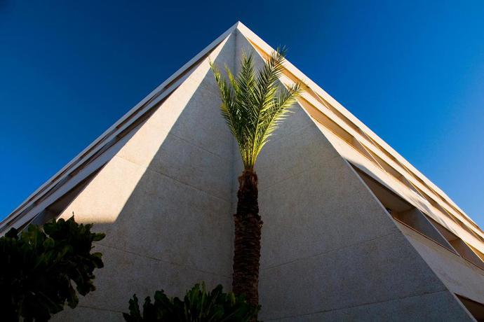 Imagen general del Apartamentos Pirámides. Foto 4