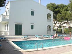 Imagen de la piscina del Apartamentos Playa Blanca. Foto 7