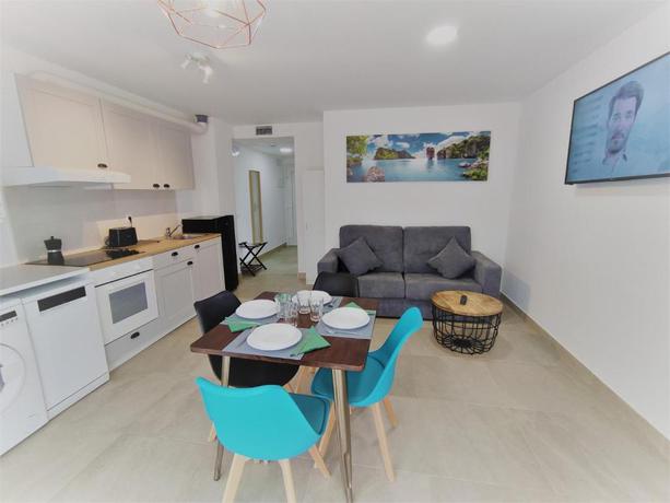 Imagen general del Apartamentos Playa De Covachos. Foto 9