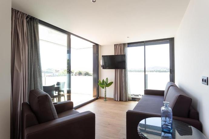 Imagen general del Apartamentos Playa De Los Barcos. Foto 3