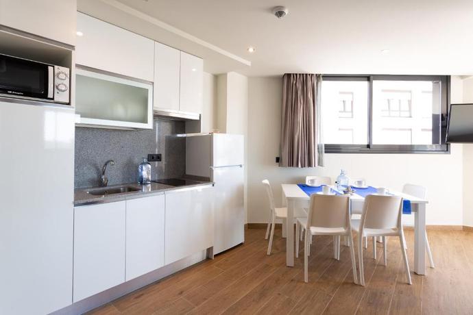 Imagen general del Apartamentos Playa De Los Barcos. Foto 6