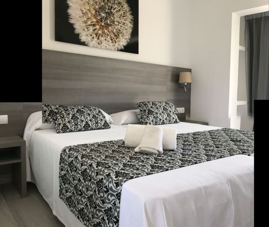 Imagen general del Apartamentos Playa Ferrera. Foto 10