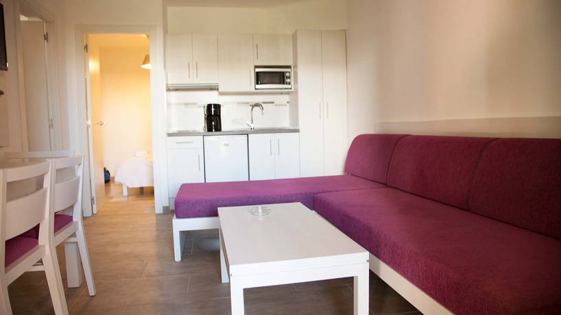 Imagen general del Apartamentos Playa Ferrera. Foto 13