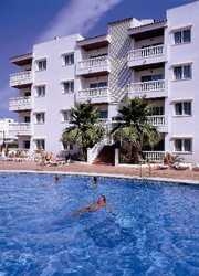 Imagen general del Apartamentos Playa Grande, Playa d'en Bossa. Foto 1