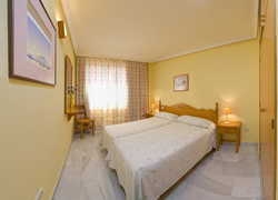 Imagen de la habitación del Apartamentos Playa Grande, Playa d'en Bossa. Foto 4