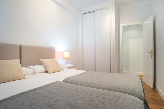 Imagen de la habitación del Apartamentos Playa Gros - Iberorent. Foto 5