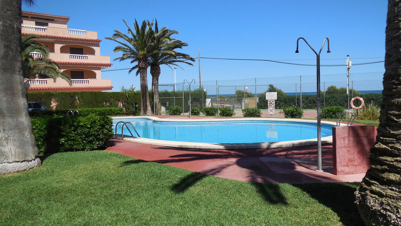 Imagen de la piscina del Apartamentos Playa Romana 3000. Foto 15