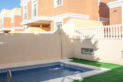 Imagen de la piscina del Apartamentos Playamar, Roquetas de Mar. Foto 6