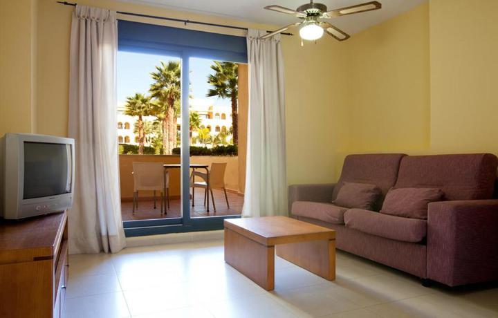 Imagen de la habitación del Apartamentos Playamarina. Foto 5