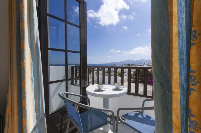 Imagen de los exteriores del Apartamentos Plaza Azul. Foto 9