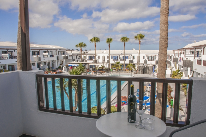 Imagen de los exteriores del Apartamentos Plaza Azul. Foto 10