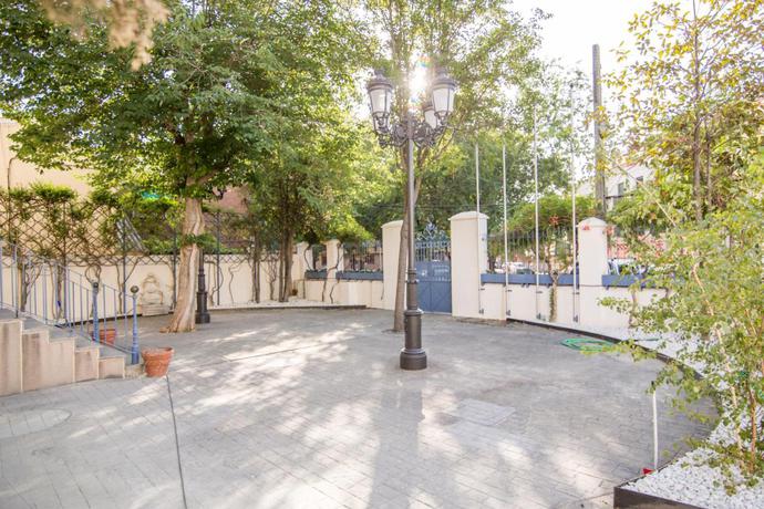 Imagen de los exteriores del Apartamentos Plaza de Santiago. Foto 15