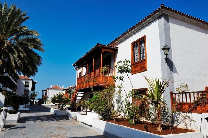 Imagen de los exteriores del Apartamentos Poblado Marinero. Foto 9