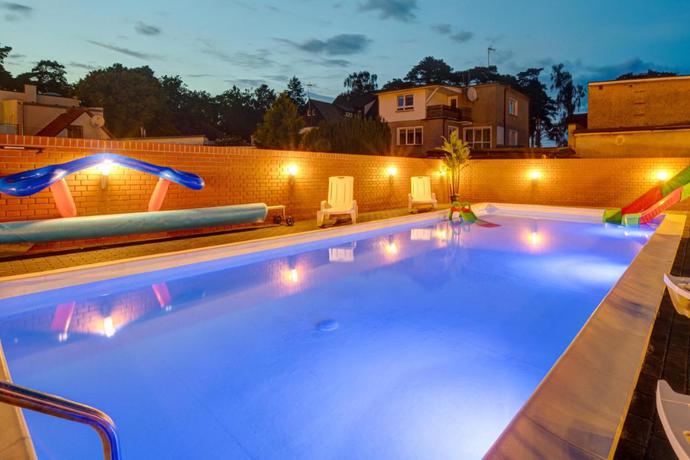 Imagen de la piscina del Apartamentos Pod Winogronem - Apartamenty Z Basenem I Wyżywieniem. Foto 12