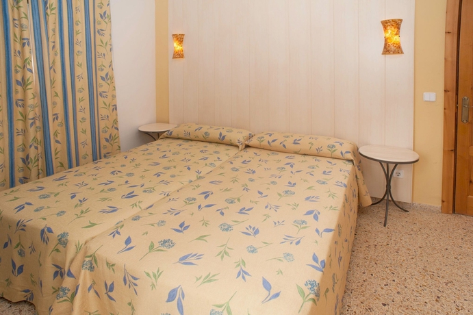 Imagen de la habitación del Apartamentos Poniente Playa Aparthotel. Foto 3