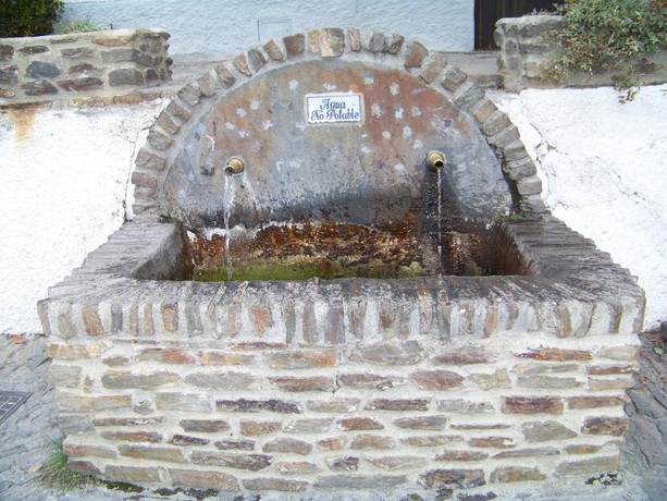 Imagen de los exteriores del Apartamentos Poqueira, Capileira ( Alpujarra ). Foto 10