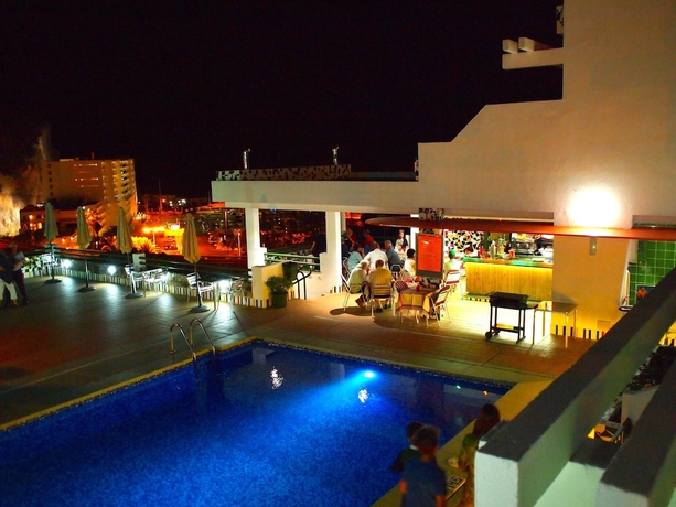 Imagen del bar/restaurante del Apartamentos Porlamar. Foto 4