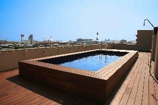 Imagen de la piscina del Apartamentos Port Apartments. Foto 6