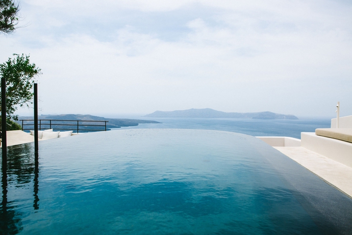 Imagen de la piscina del Apartamentos Porto Fira Suites. Foto 14