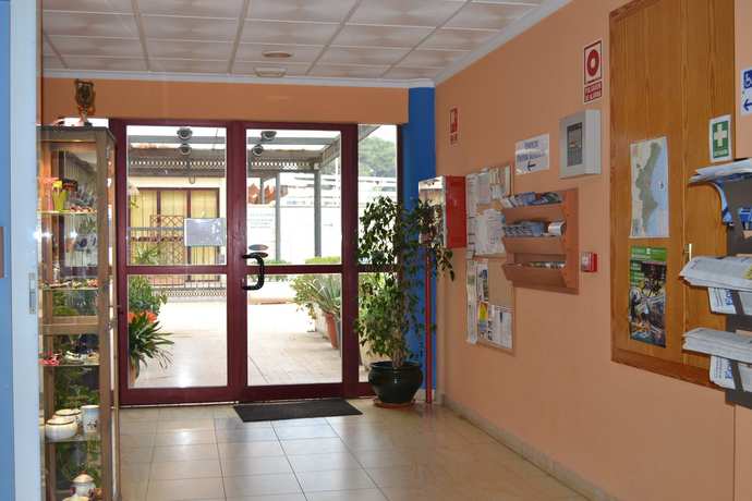 Imagen de los interiores del Apartamentos Portocanet Complejo Turístico. Foto 11