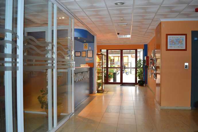 Imagen de los interiores del Apartamentos Portocanet Complejo Turístico. Foto 13