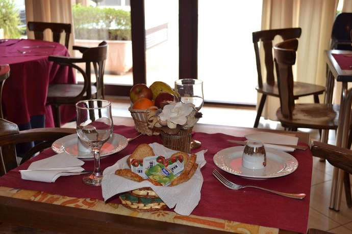 Imagen del bar/restaurante del Apartamentos Portocanet Complejo Turístico. Foto 2