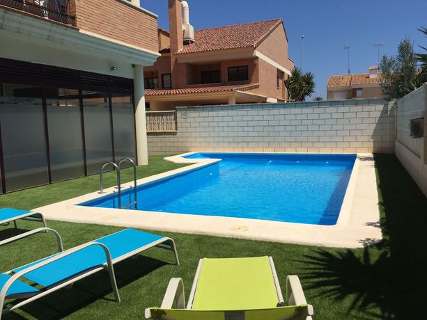 Imagen de la piscina del Apartamentos Portocanet Complejo Turístico. Foto 15