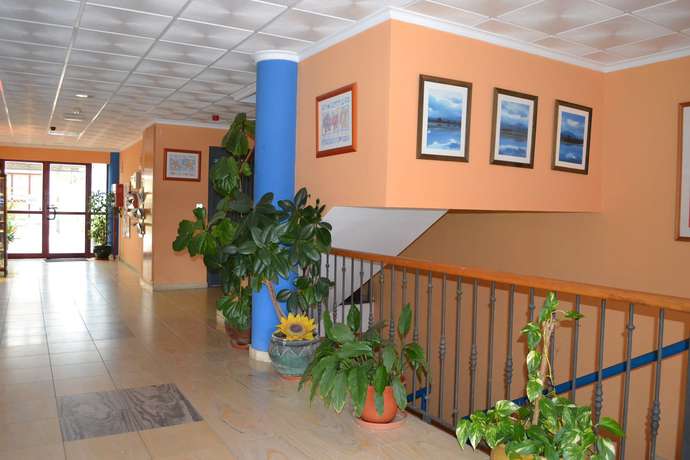 Imagen de los interiores del Apartamentos Portocanet Complejo Turístico. Foto 14