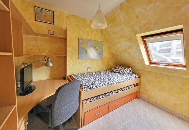 Imagen de la habitación del Apartamentos Portonovo Playa 3000. Foto 10