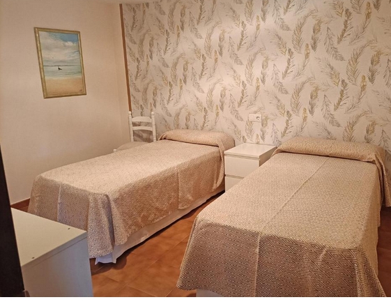 Imagen de la habitación del Apartamentos Portonovo Playa 3000. Foto 12