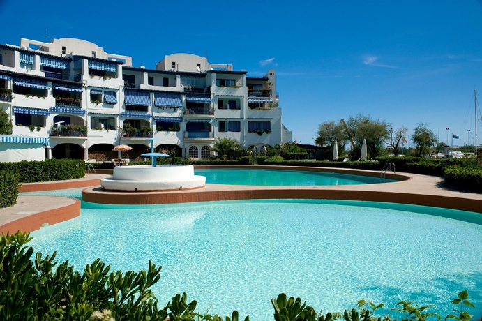 Imagen de la piscina del Apartamentos Portoverde Beach Apartments. Foto 12