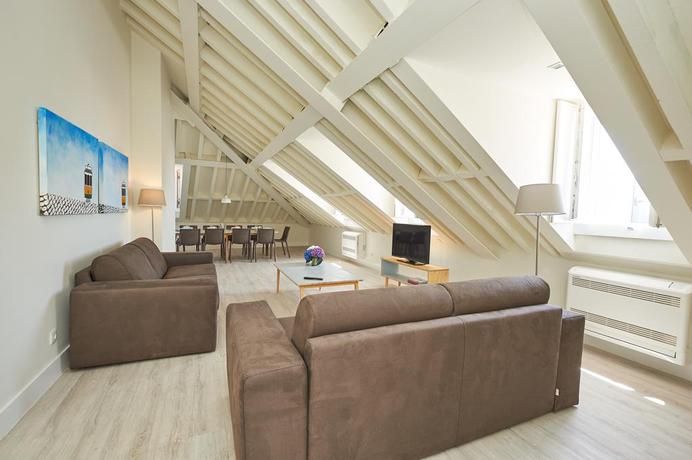 Imagen de los interiores del Apartamentos Portugal Ways Santos Azulejos. Foto 8