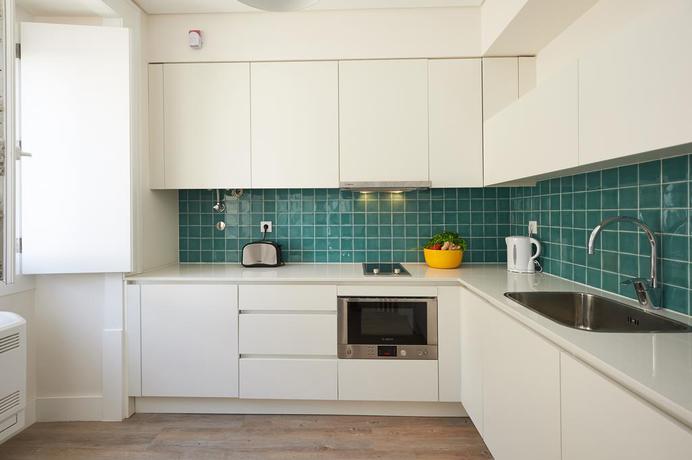 Imagen de los interiores del Apartamentos Portugal Ways Santos Azulejos. Foto 9