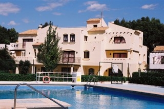 Imagen de la piscina del Apartamentos Pueblo Italia. Foto 4