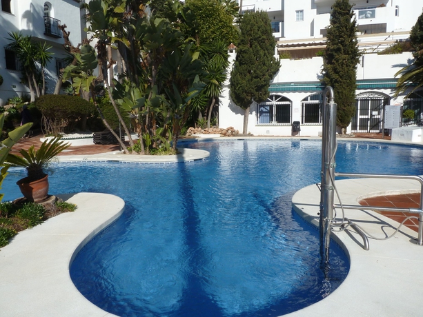 Imagen de la piscina del Apartamentos Pueblo Quinta. Foto 15