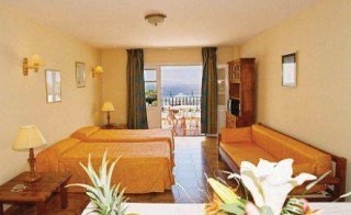 Imagen de la habitación del Apartamentos Pueblo Torviscas. Foto 4