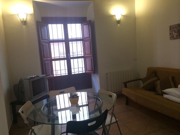 Imagen de la habitación del Apartamentos Puerta Real, Granada. Foto 1