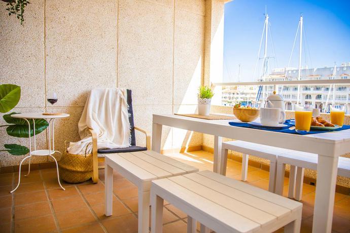 Imagen de la habitación del Apartamentos Puerto Almerimar. Foto 2