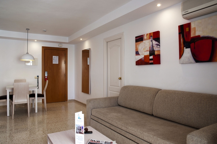 Imagen de los interiores del Apartamentos Puerto Azul Marbella. Foto 13