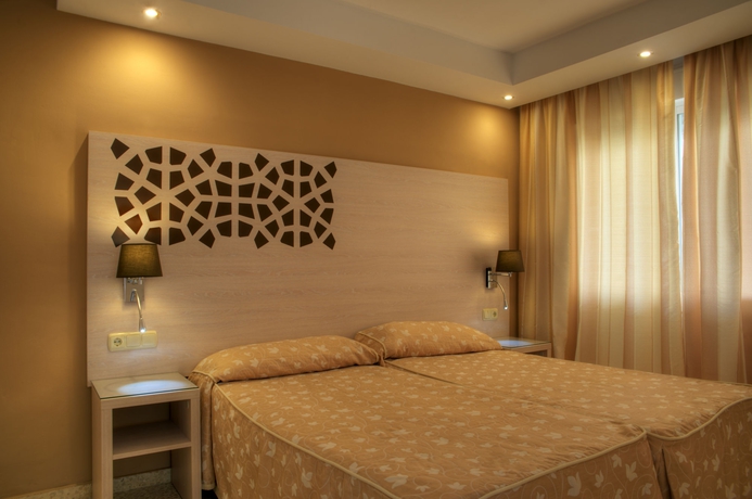 Imagen de la habitación del Apartamentos Puerto Azul Marbella. Foto 8