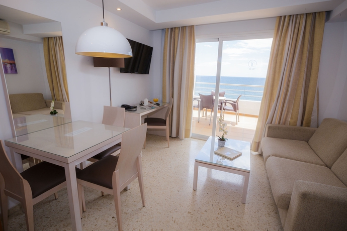 Imagen de los interiores del Apartamentos Puerto Azul Marbella. Foto 15