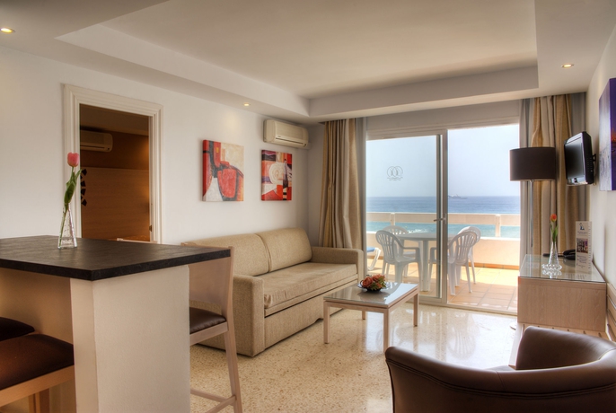 Imagen de los interiores del Apartamentos Puerto Azul Marbella. Foto 16