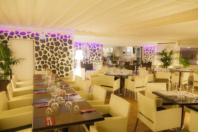 Imagen del bar/restaurante del Apartamentos Puerto Azul Marbella. Foto 5