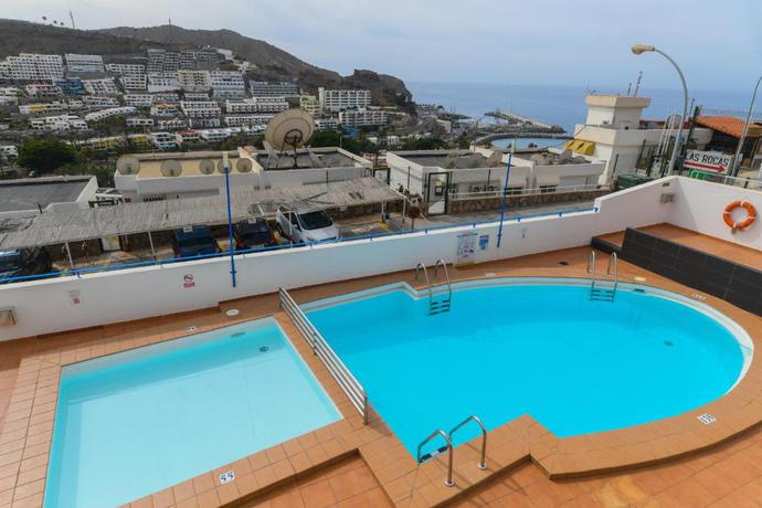Imagen de la piscina del Apartamentos Puerto Bello. Foto 16